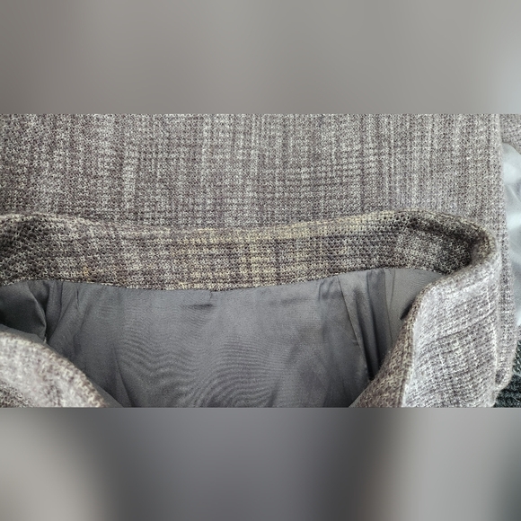 Banana Republic Taupe Skirt Suit - Size 4 - Picture 16 of 16